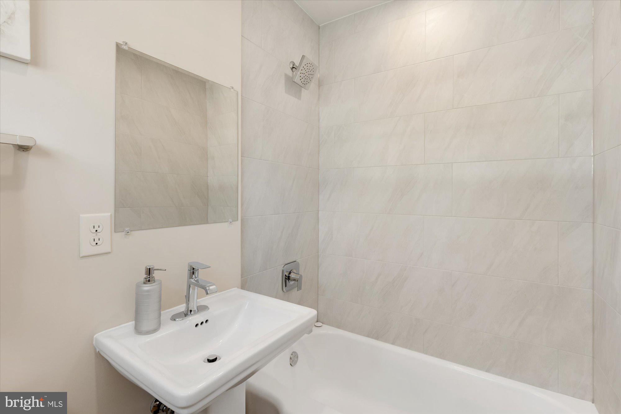 3254 Gunston Road Alexandria, VA 22302 - Photo 29 of 37 Second level bathroom