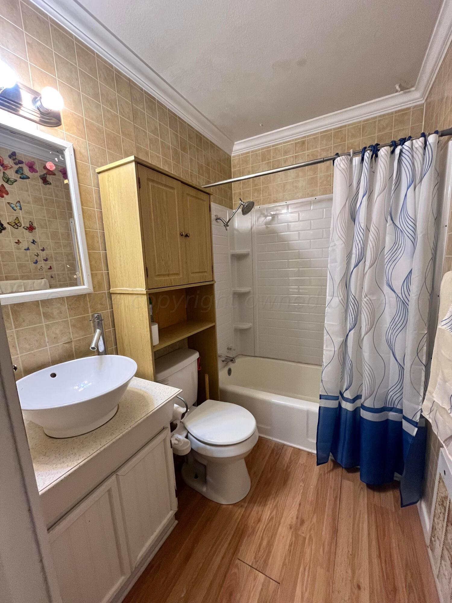 3611 South Travis Street Amarillo, TX 79110 - Photo 13 of 20 Full bathroom