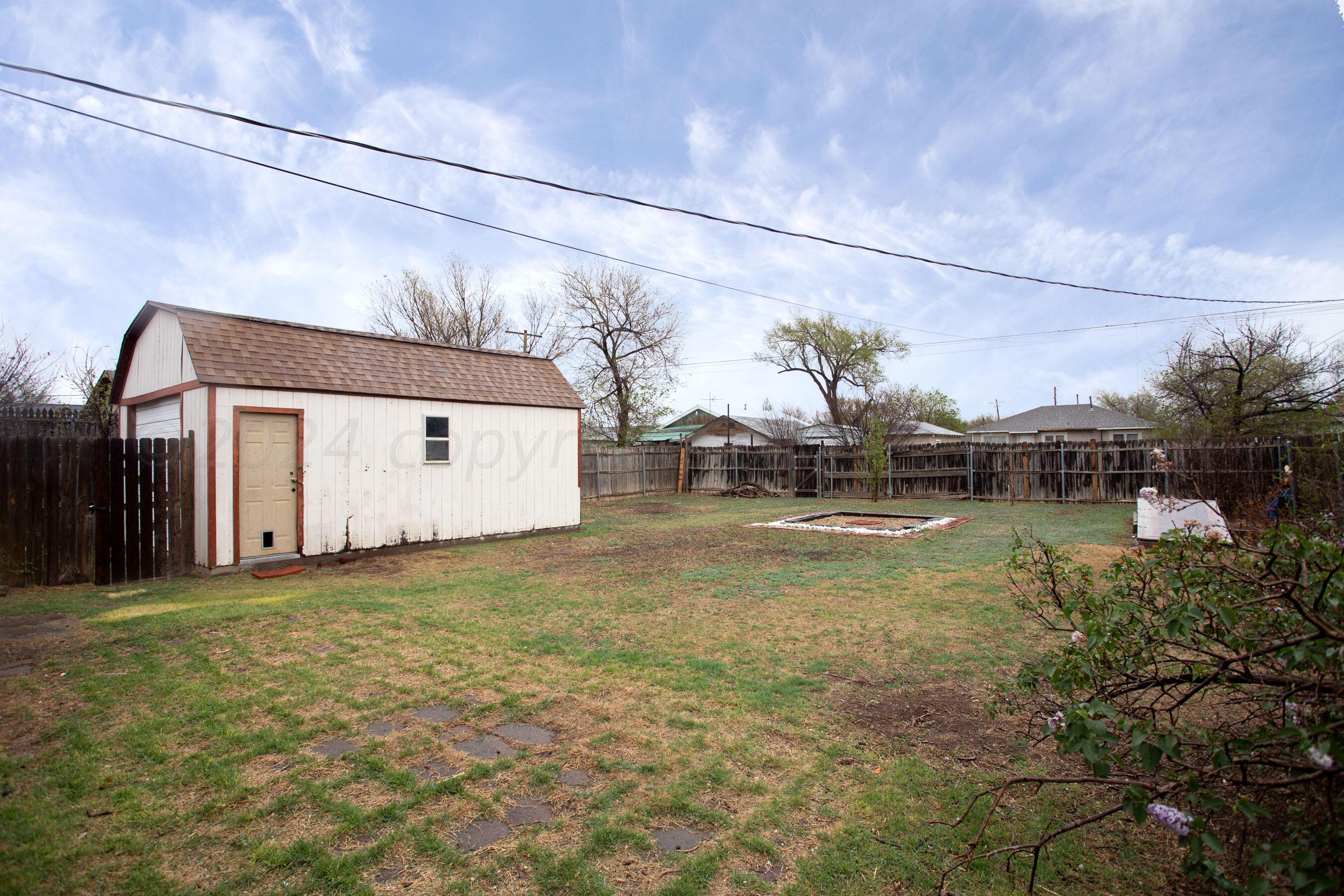 3611 South Travis Street Amarillo, TX 79110 - Photo 17 of 20 Workshop:garage w:electricity