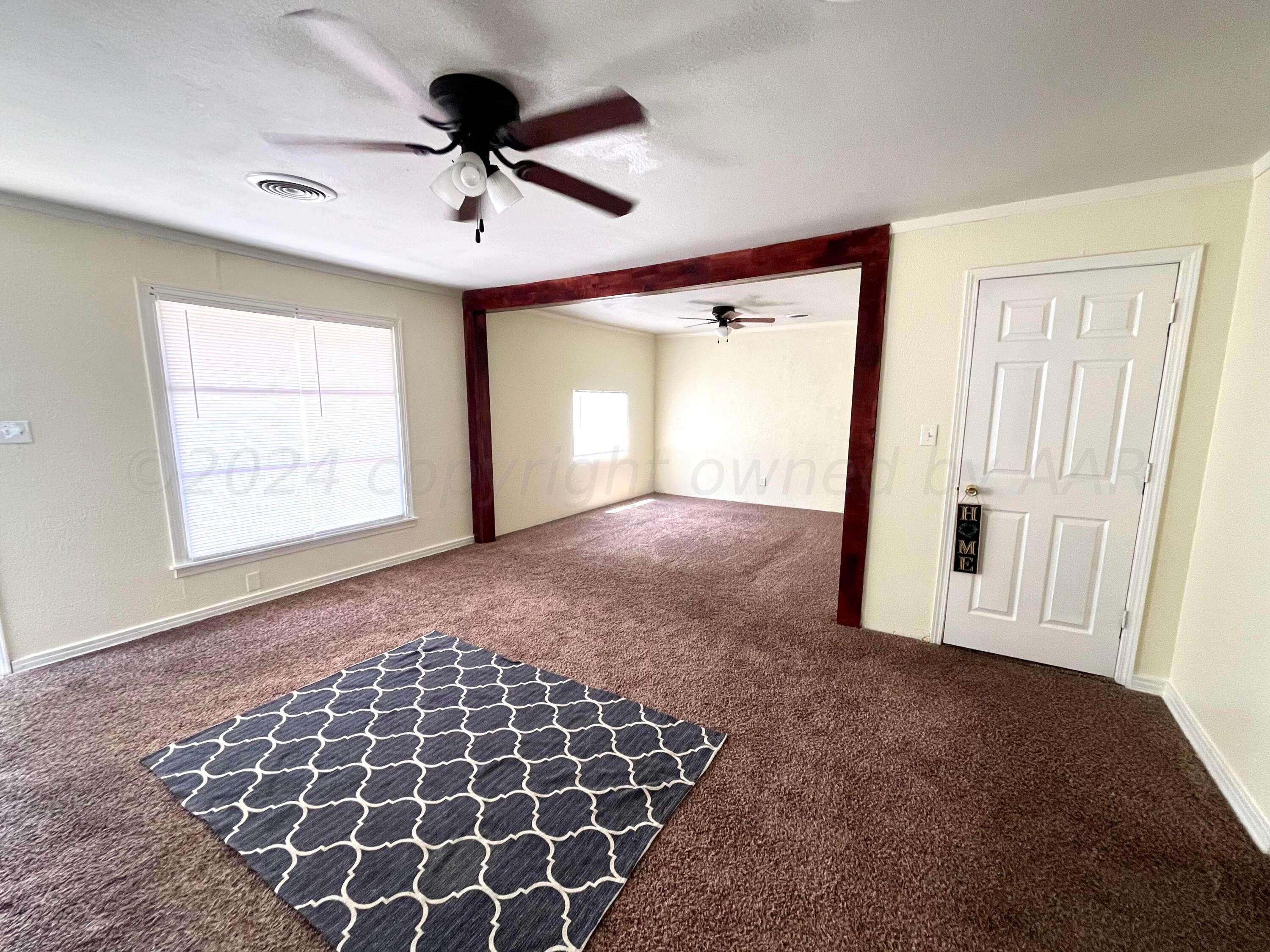3611 South Travis Street Amarillo, TX 79110 - Photo 4 of 20 Large living room