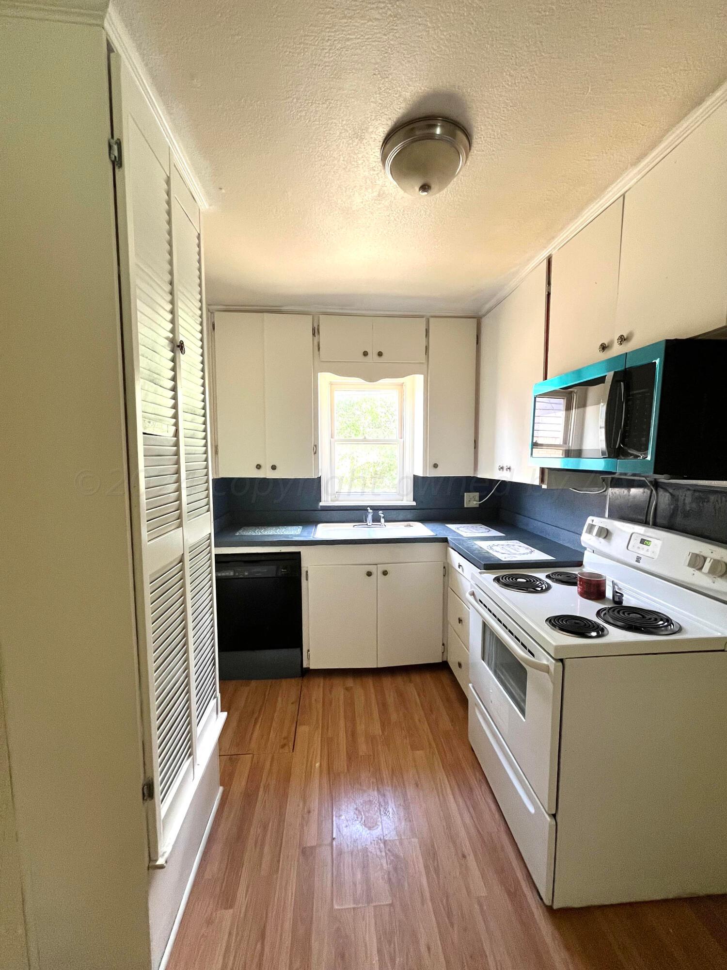 3611 South Travis Street Amarillo, TX 79110 - Photo 10 of 20 Kitchen with fresh paint