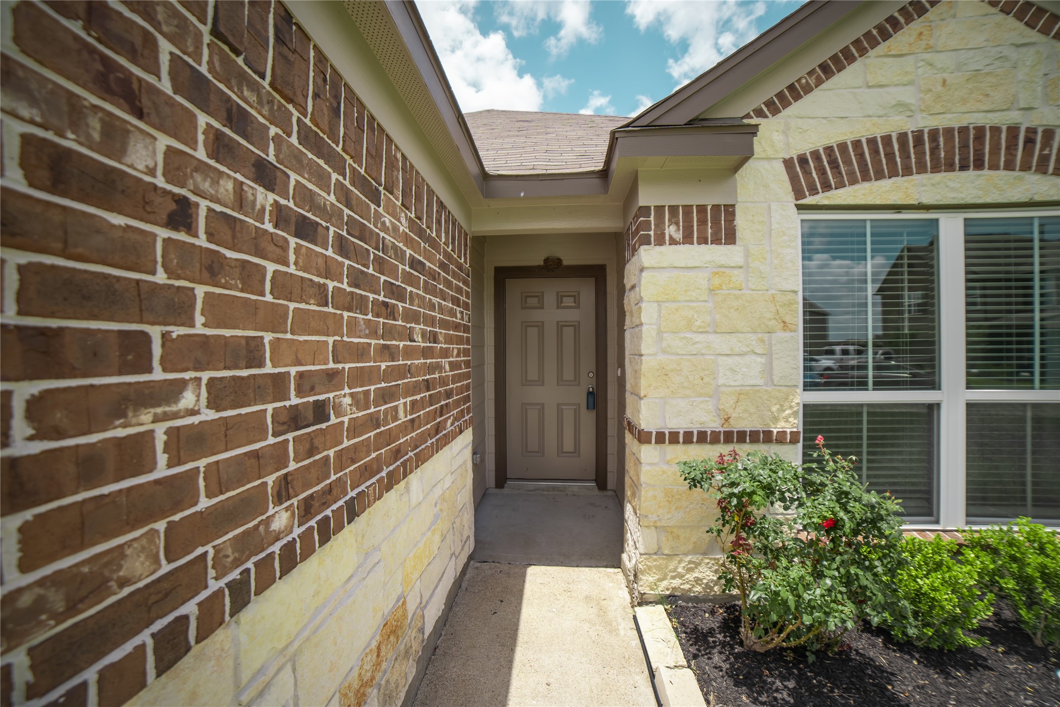 3006 Tandem Court Rosenberg, TX 77471 - Photo 2 of 33 a view of a brick house with a large window