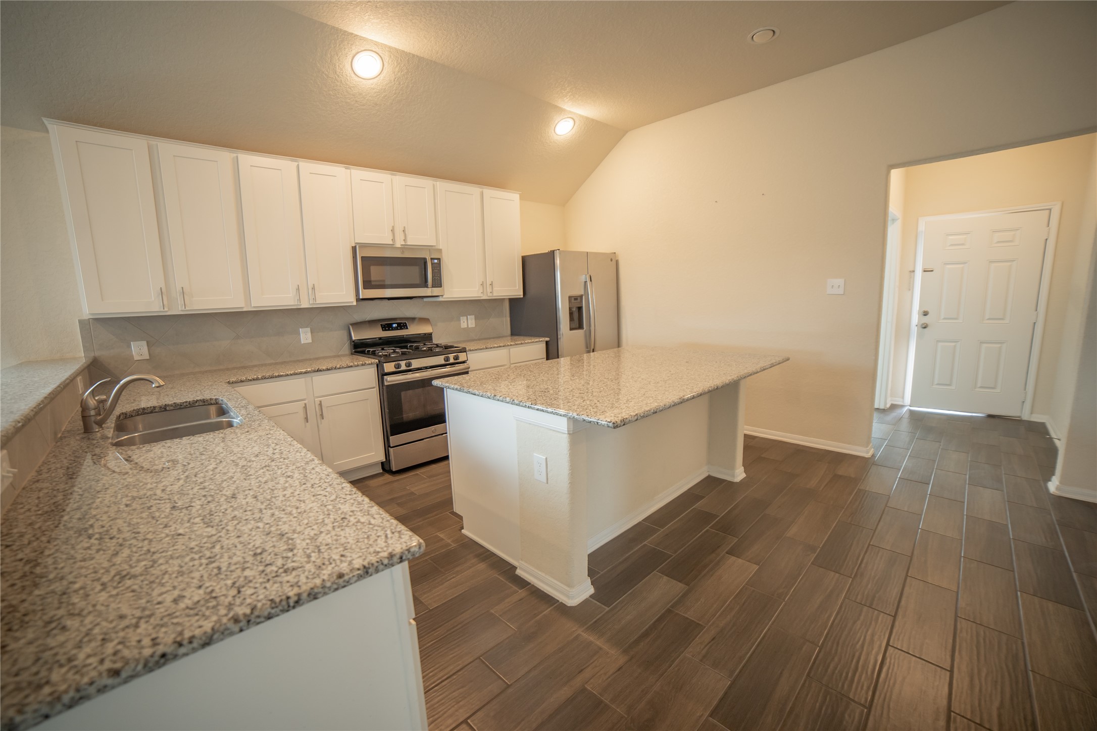 3006 Tandem Court Rosenberg, TX 77471 - Photo 9 of 33 a kitchen with a sink stove and refrigerator