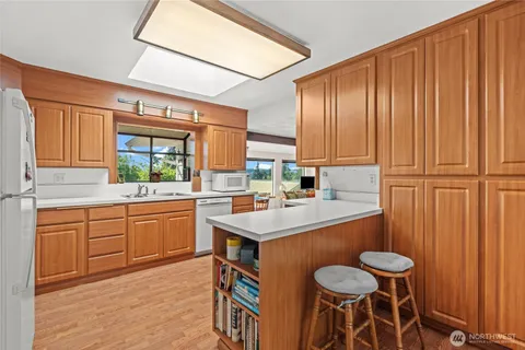 $999,000 | 1706 South Sunset Drive, Tacoma, WA 98465