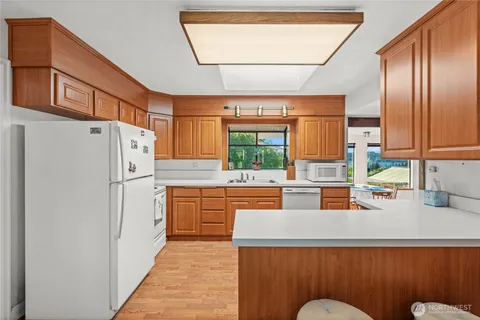 $999,000 | 1706 South Sunset Drive, Tacoma, WA 98465