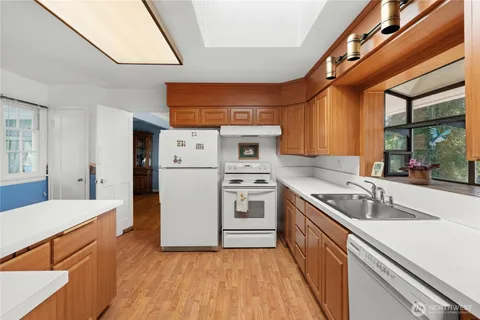 $999,000 | 1706 South Sunset Drive, Tacoma, WA 98465