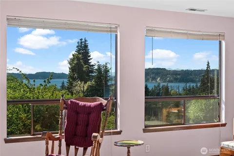 $999,000 | 1706 South Sunset Drive, Tacoma, WA 98465