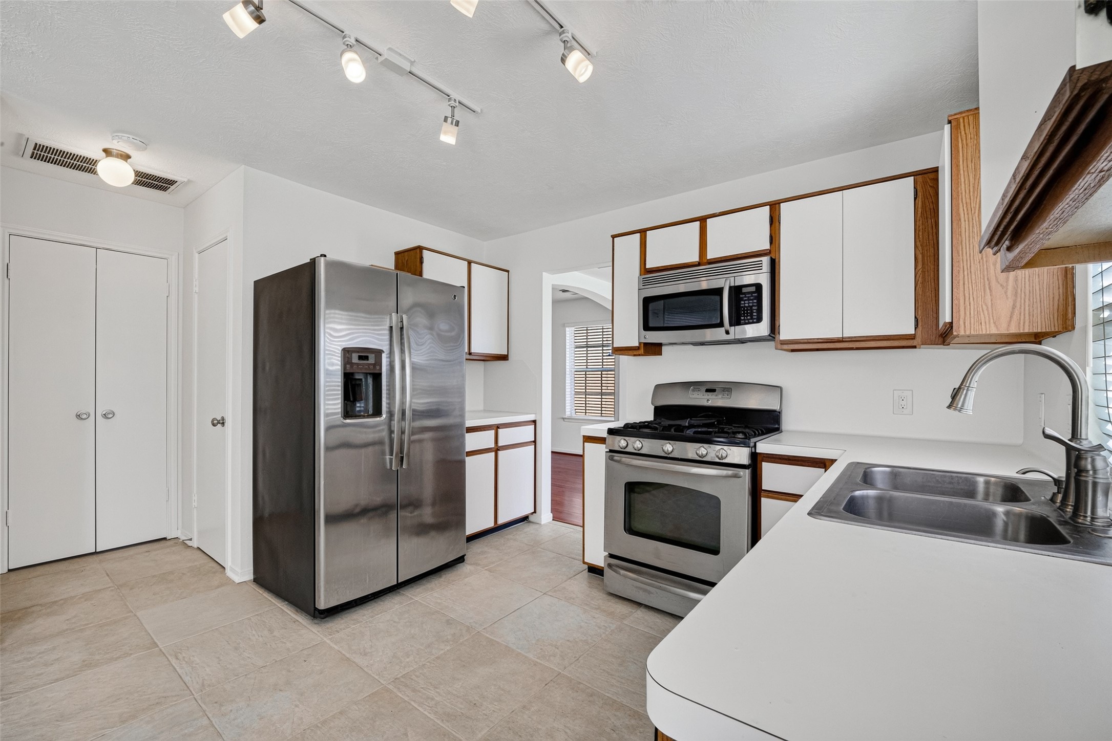 1806 Oak Ridge Drive Kemah, TX 77565 - Photo 17 of 38