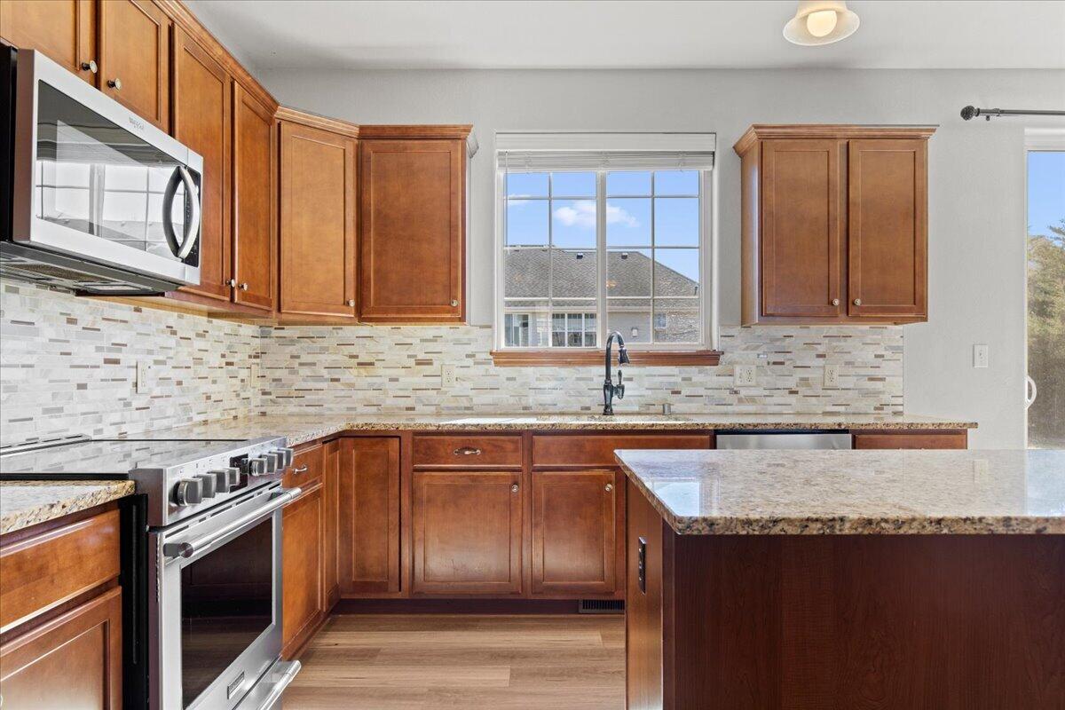 1711 Cloverview Street West Bend, WI 53095 - Photo 11 of 38 19-Cloverview St-19