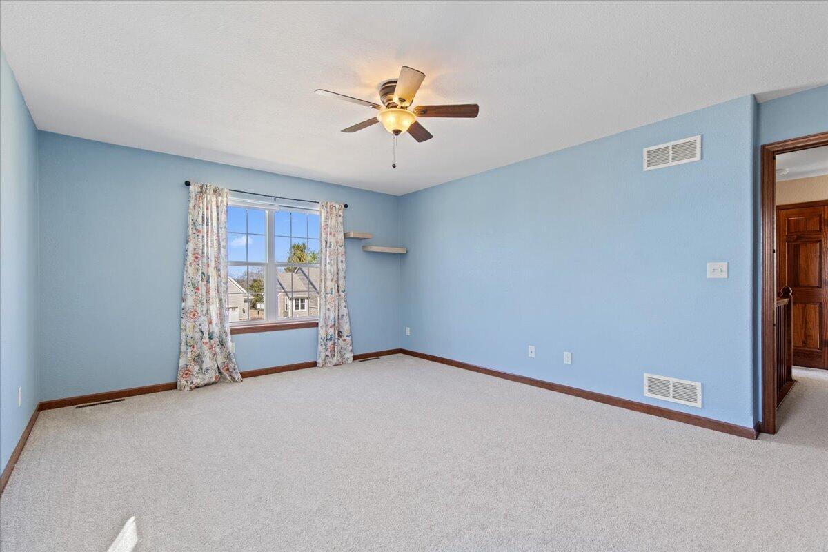 1711 Cloverview Street West Bend, WI 53095 - Photo 24 of 38 30-Cloverview St-30