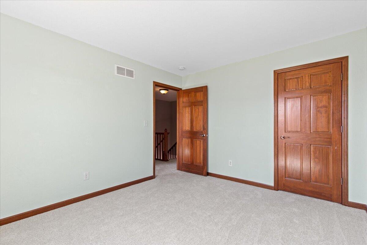 1711 Cloverview Street West Bend, WI 53095 - Photo 31 of 38 27-Cloverview St-27