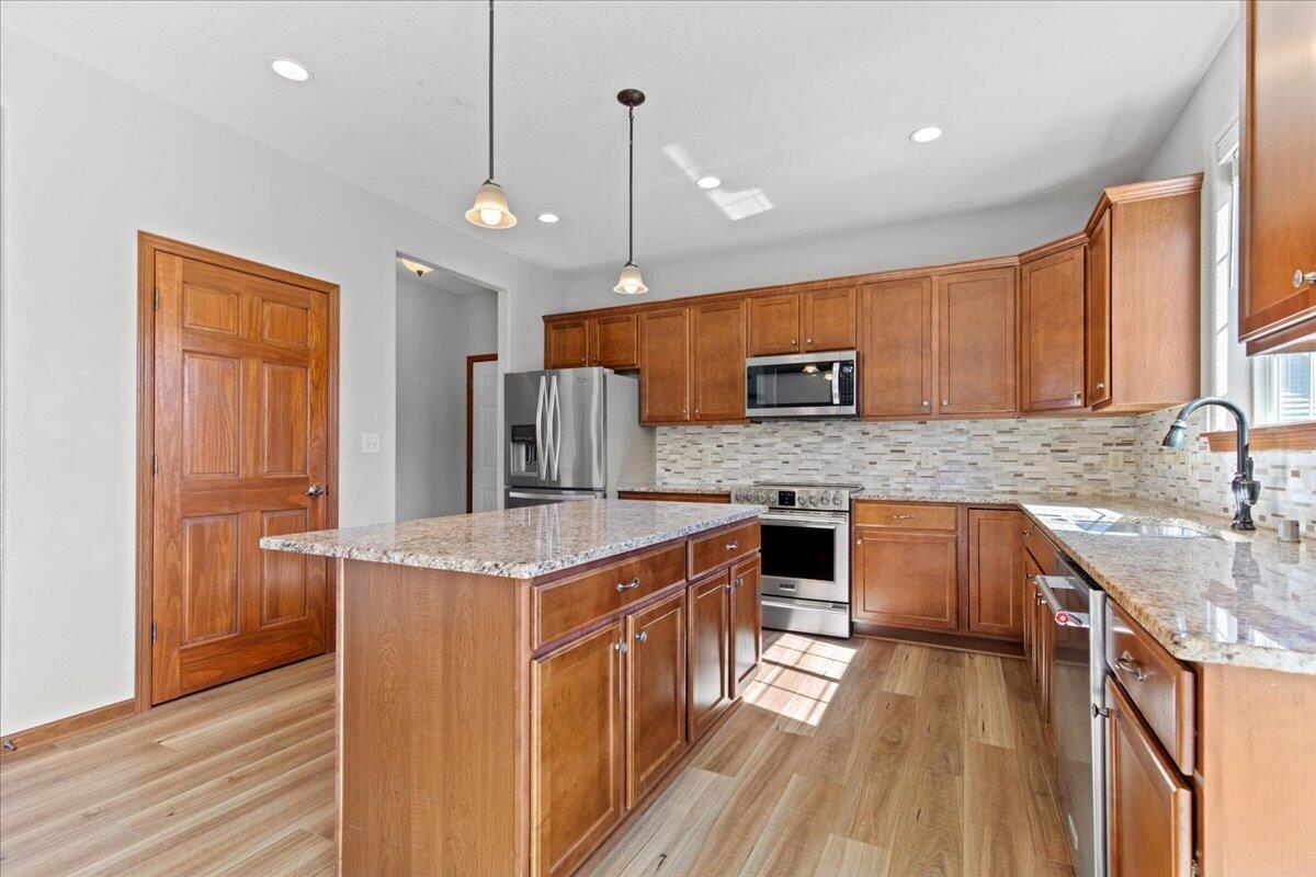 1711 Cloverview Street West Bend, WI 53095 - Photo 8 of 38 16-Cloverview St-16