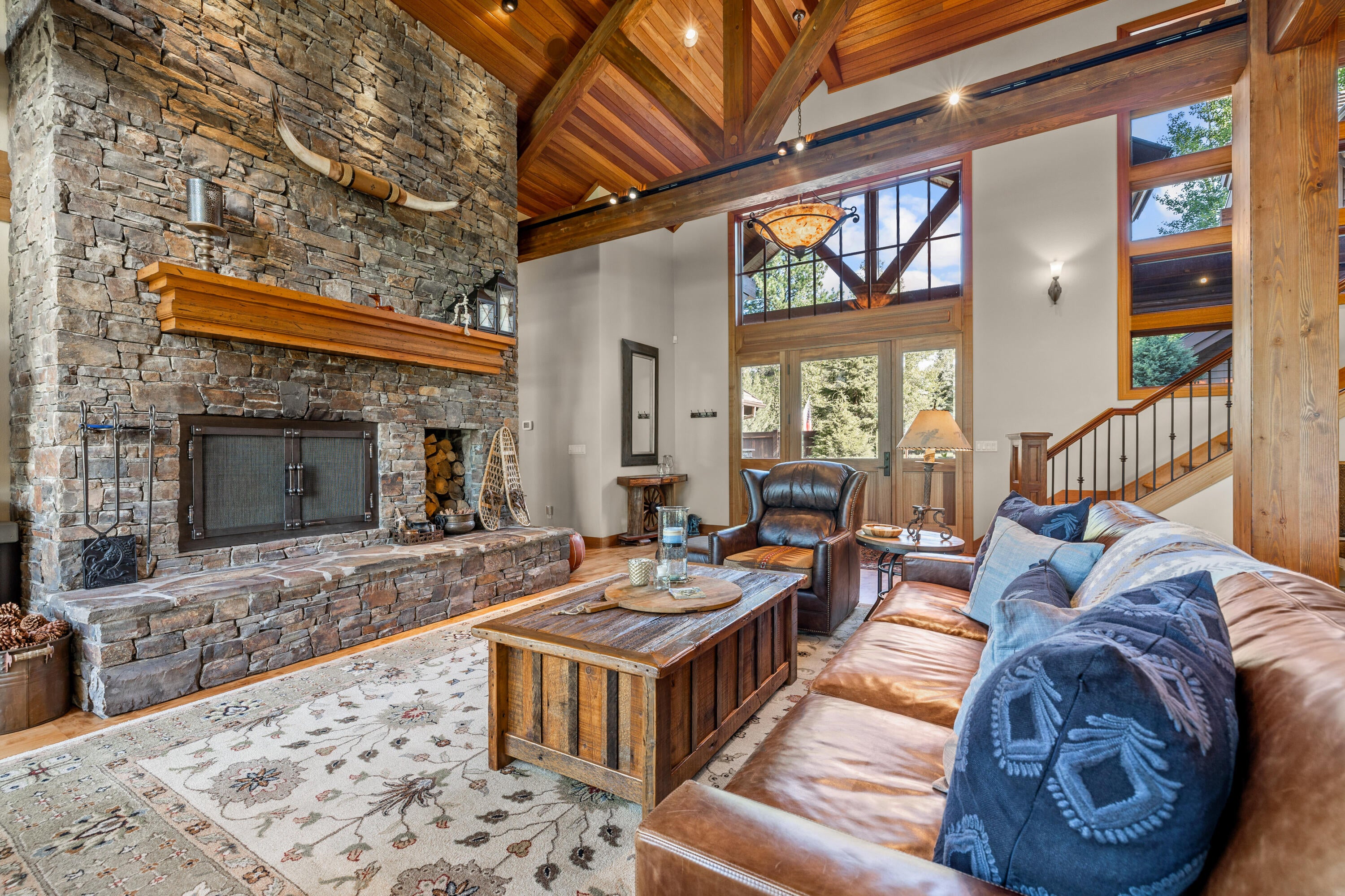 19448 Green Lakes Loop Bend, OR 97702 - Photo 11 of 63 Stunning Interiors