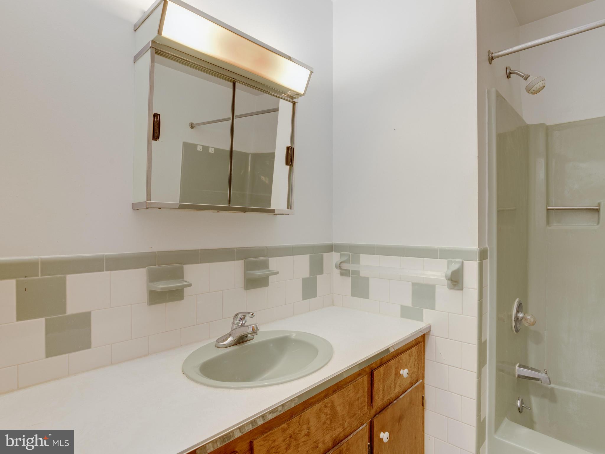 808 Andover Road Linthicum, MD 21090 - Photo 16 of 24 Full Hallway Bath