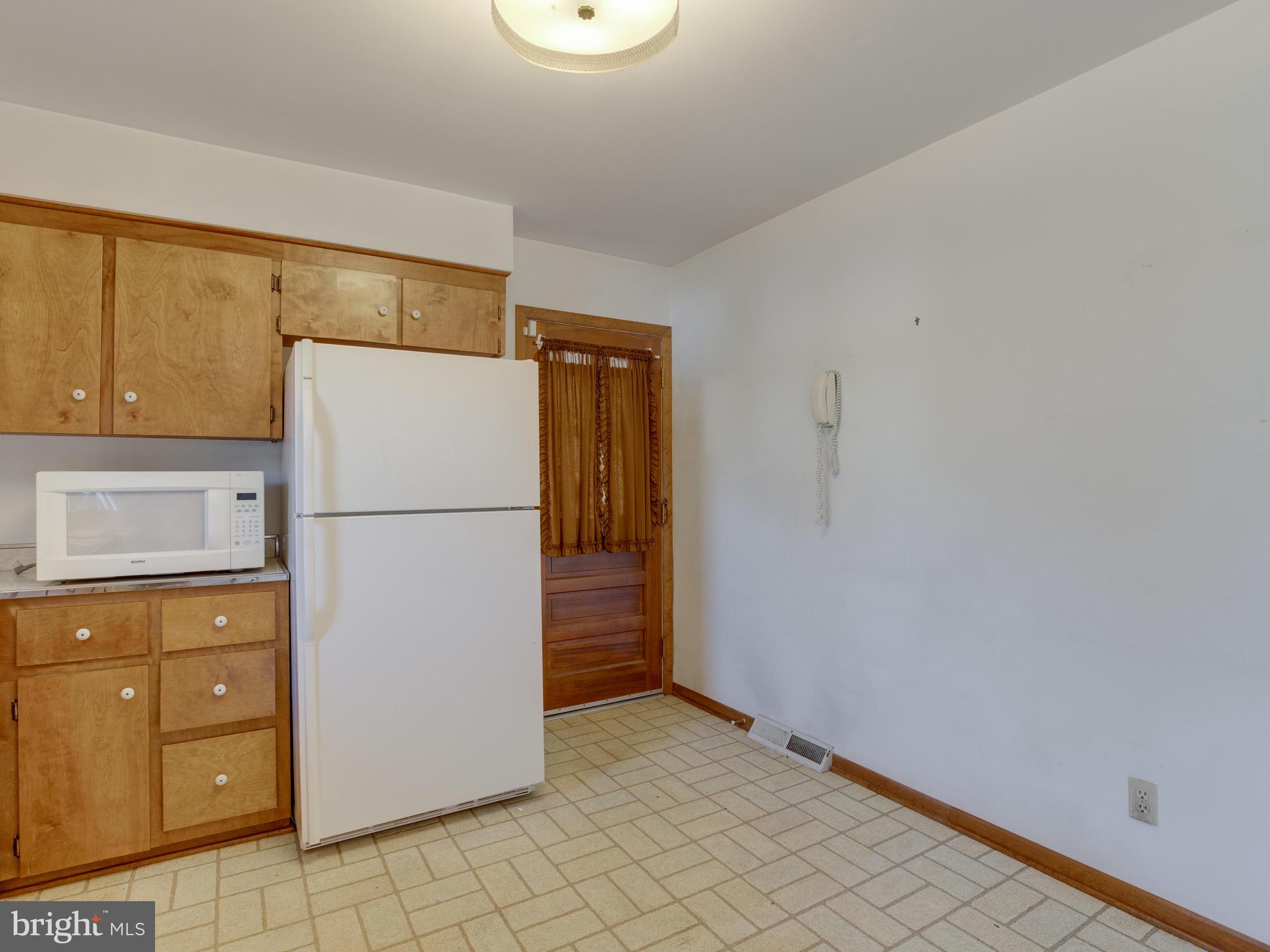 808 Andover Road Linthicum, MD 21090 - Photo 6 of 24 kitchen with side door entry