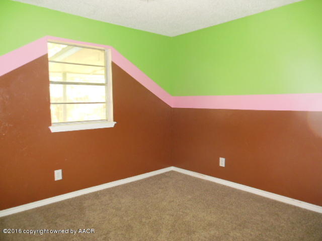 5124 Benton Drive Amarillo, TX 79110 - Photo 3 of 11 1st bedroom