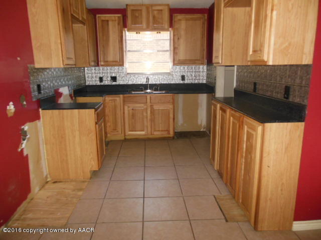 5124 Benton Drive Amarillo, TX 79110 - Photo 8 of 11 kitchen
