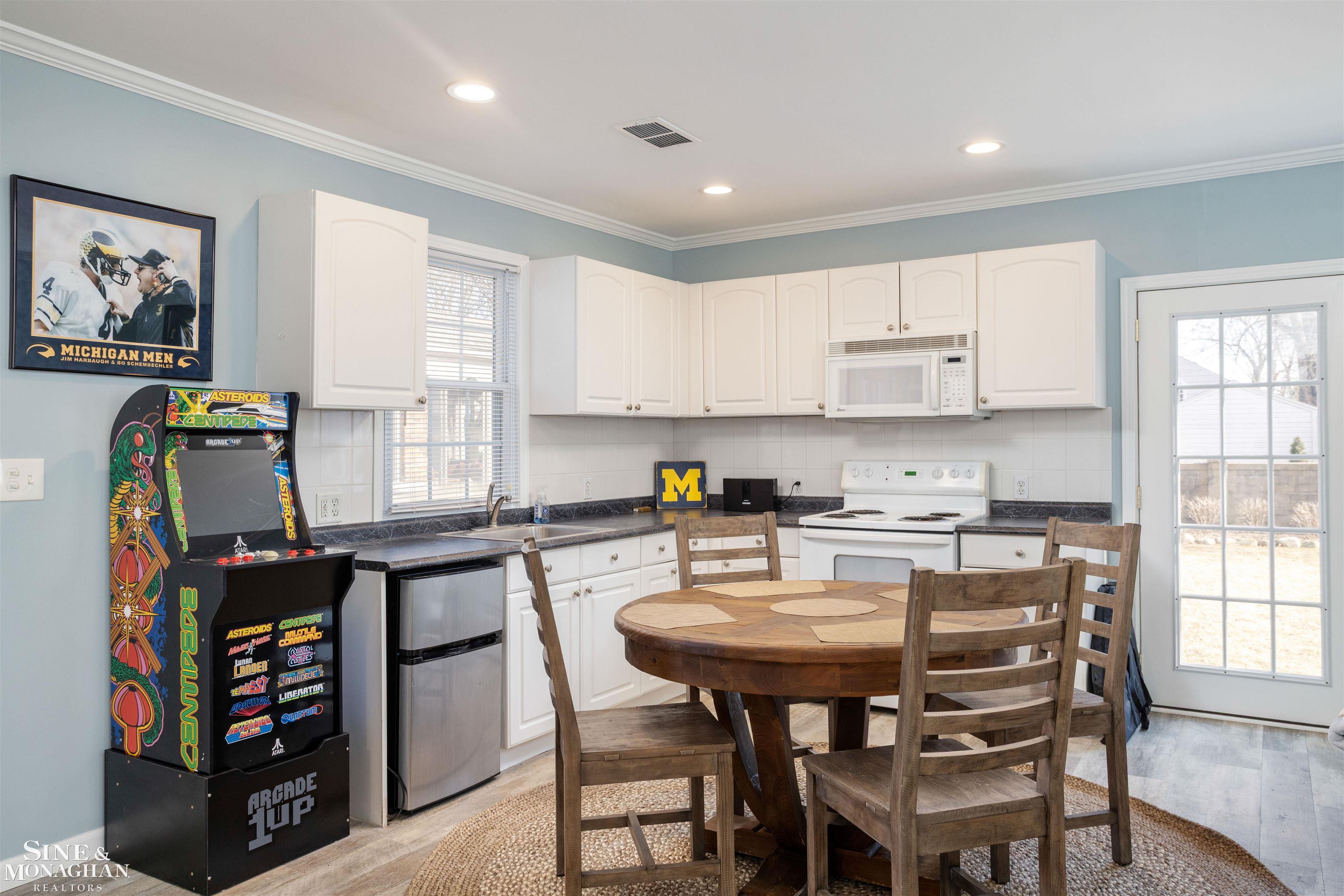 27 Beverly Road Grosse Pointe, MI 48236 - Photo 65 of 99 50168461-a54831cd-c53f-4bd2-a6ac-3f039ec60cfc.JPG