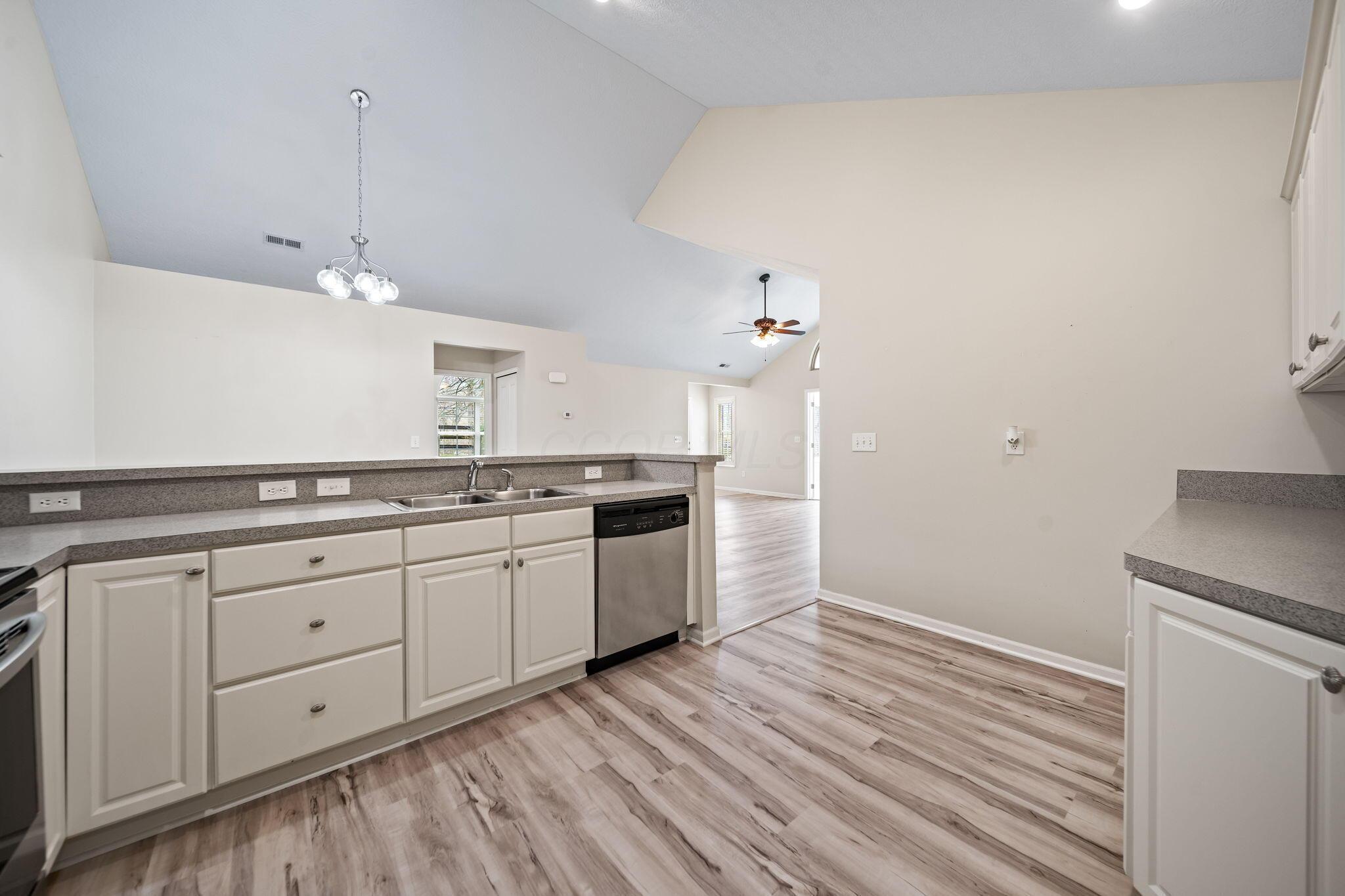 225 Stonegate Loop, Unit 225 Pataskala, OH 43062 - Photo 28 of 41 36-web-or-mls-A7409652-2