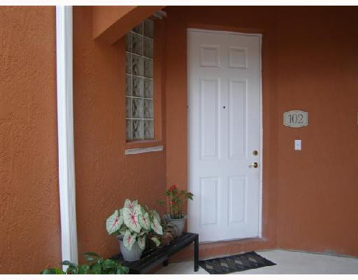 61 Southeast Palermo, Unit 102 Stuart, FL 34994 - Photo 7 of 16 Exterior Front