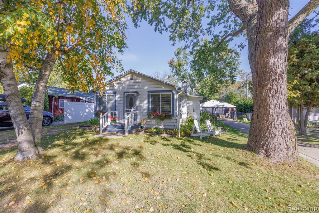 7317 Worth Road Lexington, MI 48450 - Photo 4 of 35