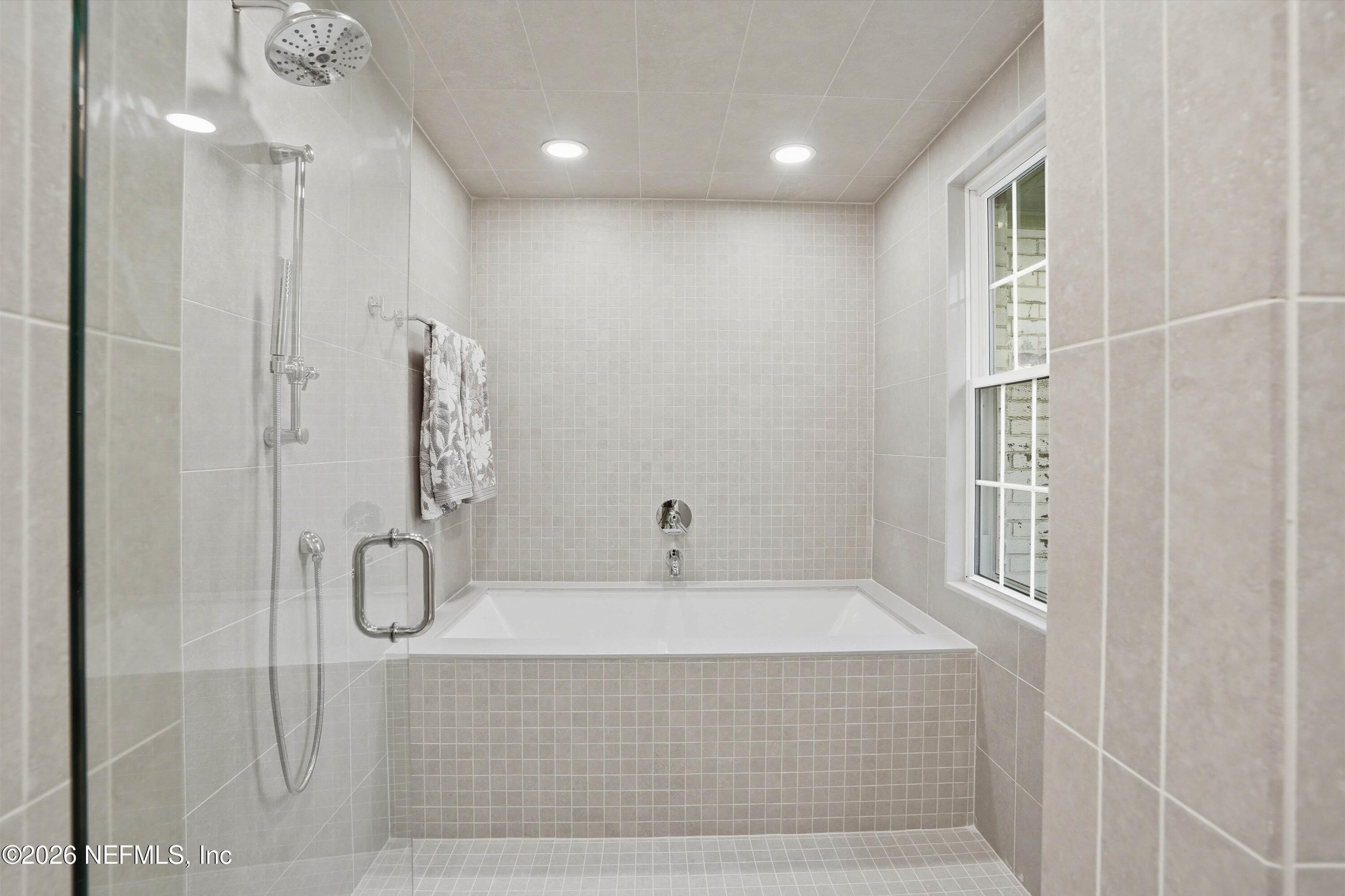 1841 River Road Jacksonville, FL 32207 - Photo 30 of 54 Primary Bathroom