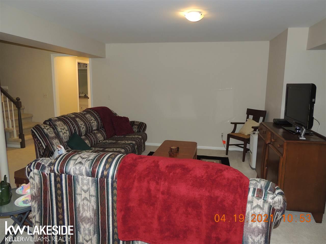 1675 Huntington Park, Unit B Rochester, MI 48309 - Photo 30 of 42 50039251-29.JPG