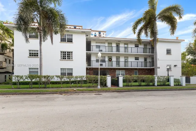 $1,700 | 318 Majorca Avenue, Unit 203, Coral Gables, FL 33134