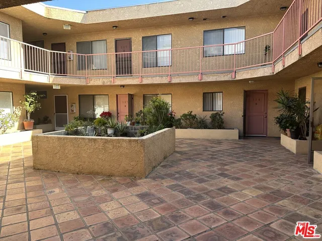 $2,600 | 710 Crenshaw Boulevard, Unit 201, Los Angeles, CA 90005