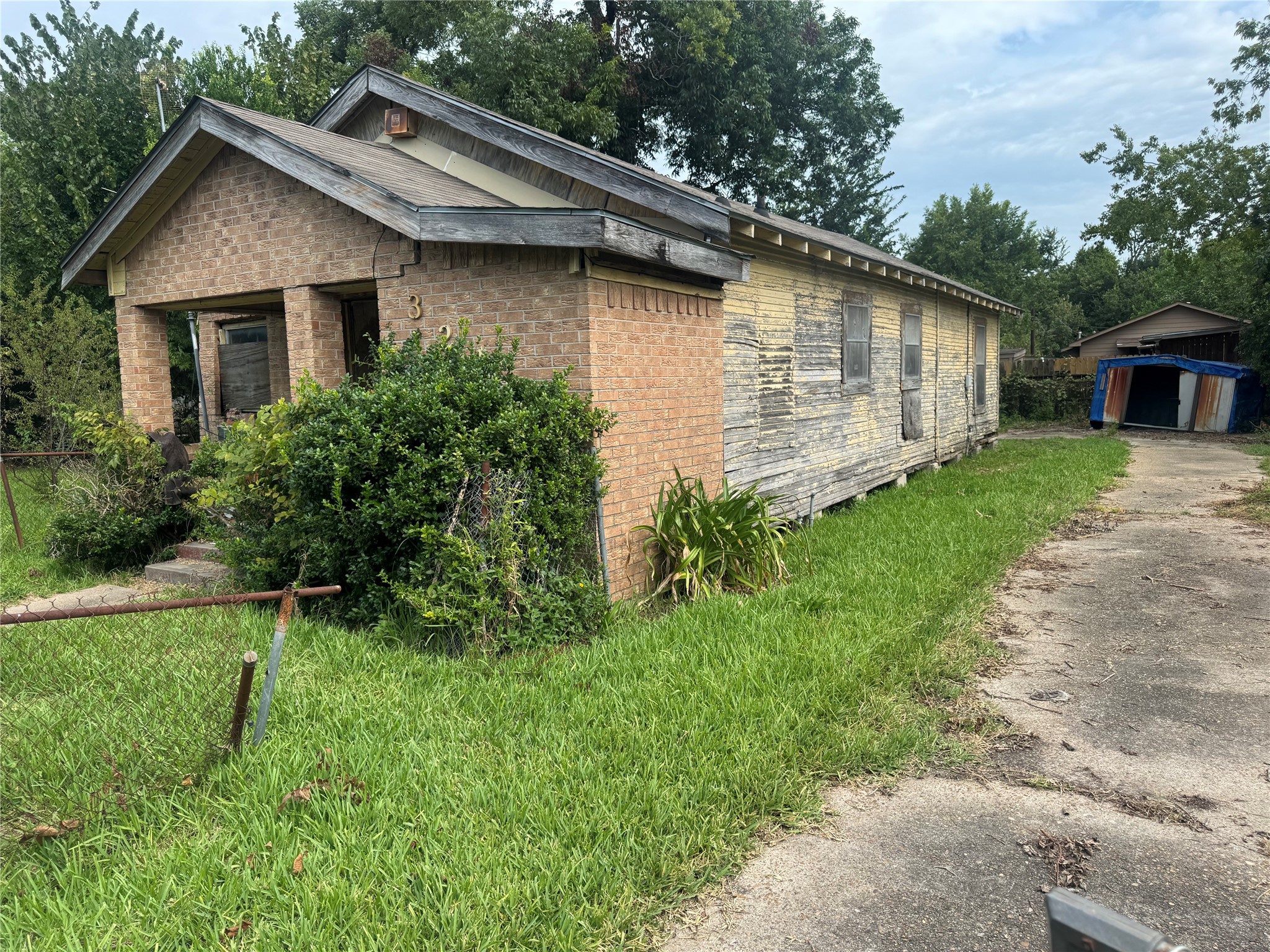3215 Roland Street Houston, TX 77026 - Photo 4 of 20 Existing structure on property