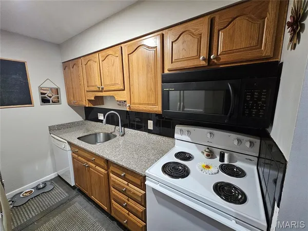 $124,000 | 5271 Cedarstone Court, Unit C, St. Louis, MO 63129