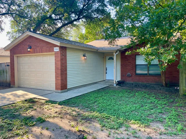a front view of house with yard