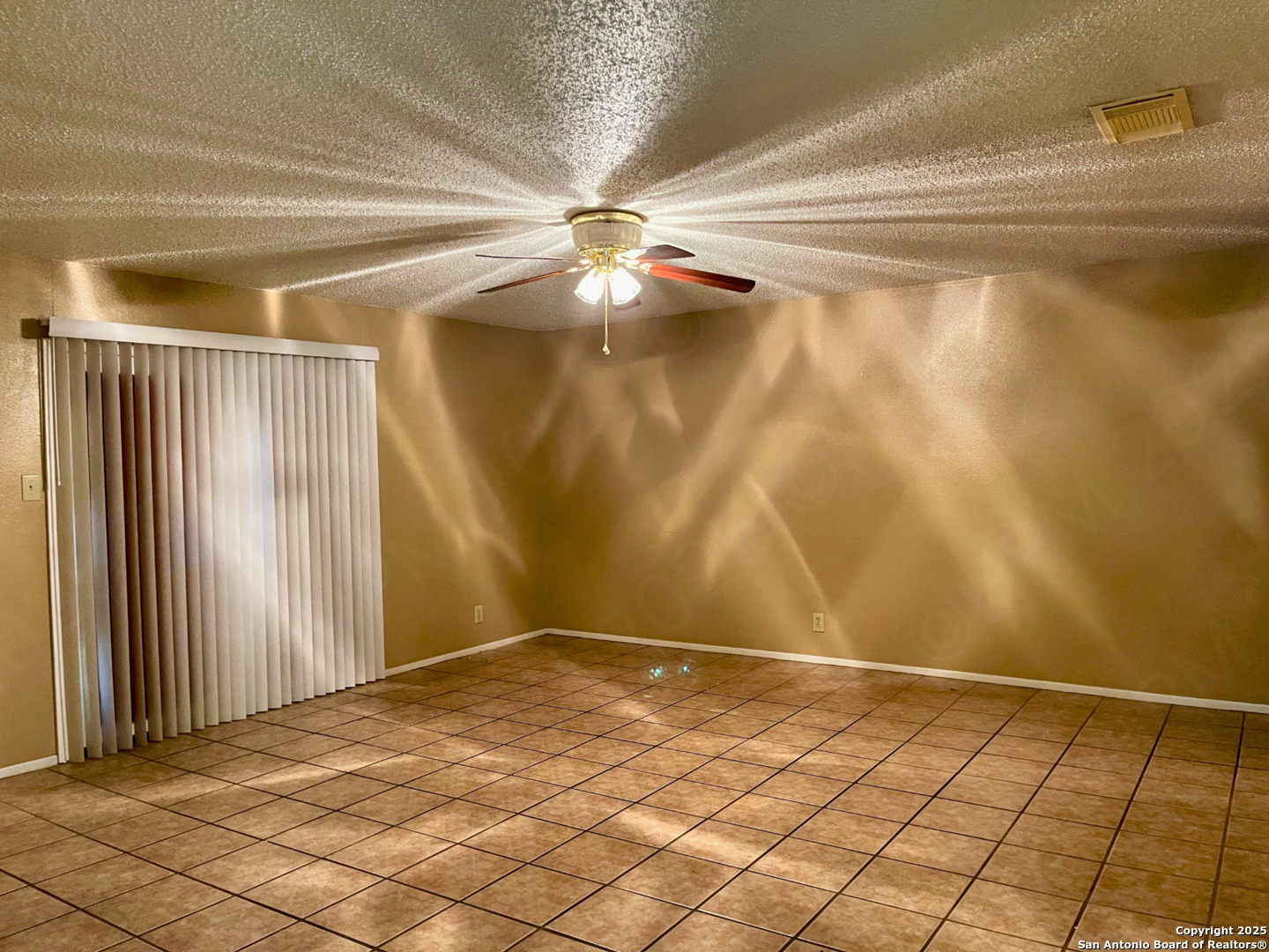 7318 Hunters Raven San Antonio, TX 78249 - Photo 5 of 18 a view of an empty room