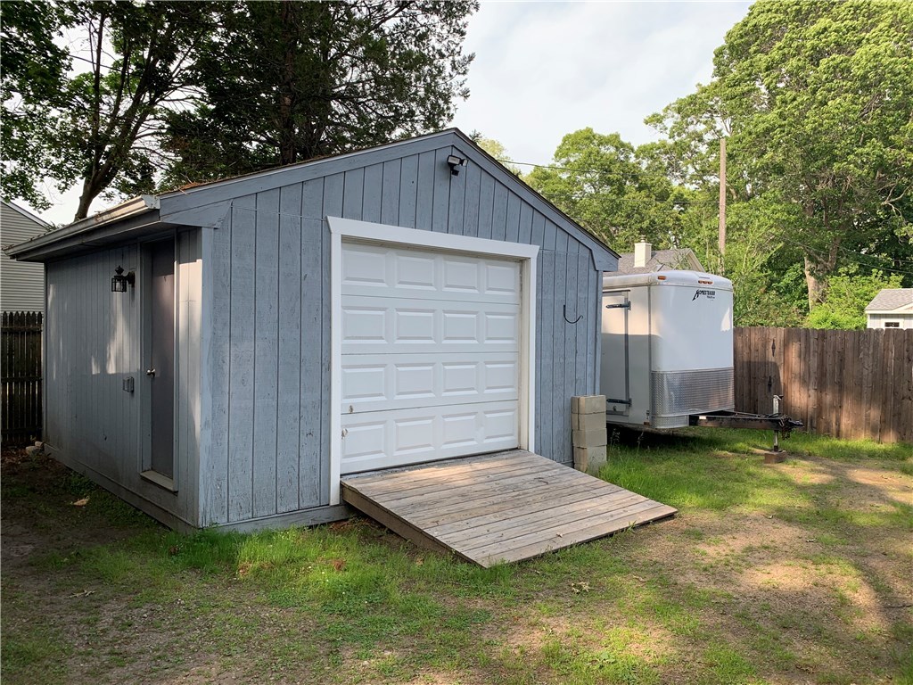 224 Nausauket Road Warwick, RI 02886 - Photo 6 of 18