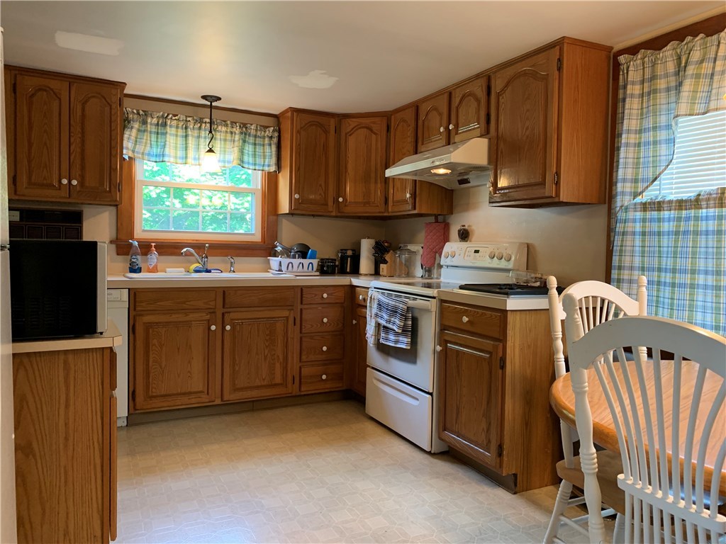 224 Nausauket Road Warwick, RI 02886 - Photo 9 of 18