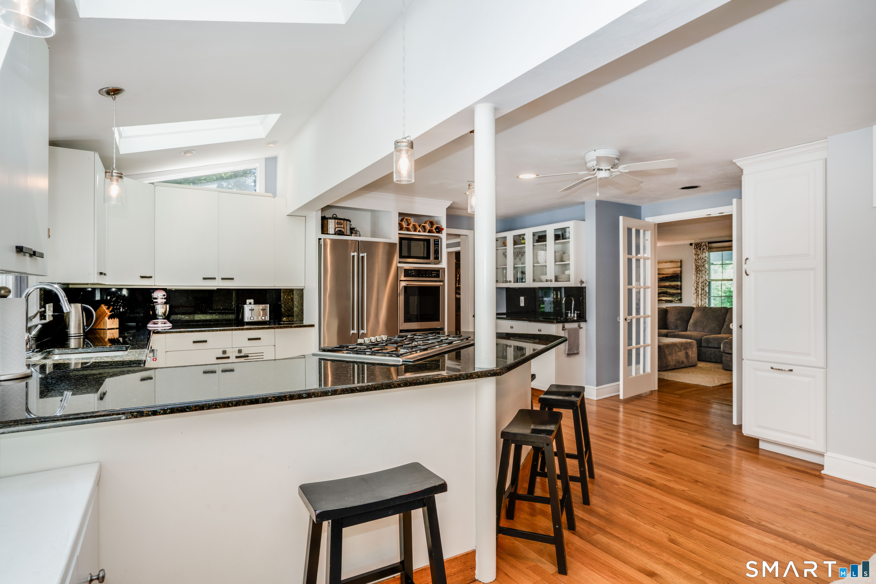 98 Colony Road West Hartford, CT 06117 - Photo 13 of 40