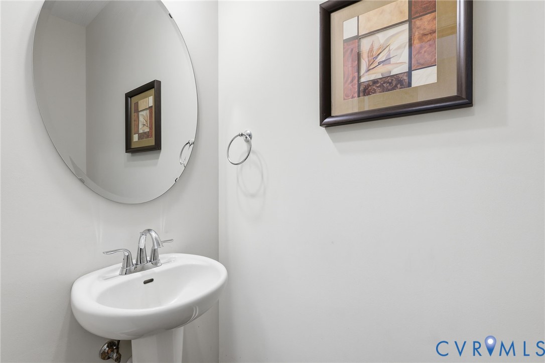 13020 Elmont Road Ashland, VA 23005 - Photo 17 of 56 Powder room 1st floor