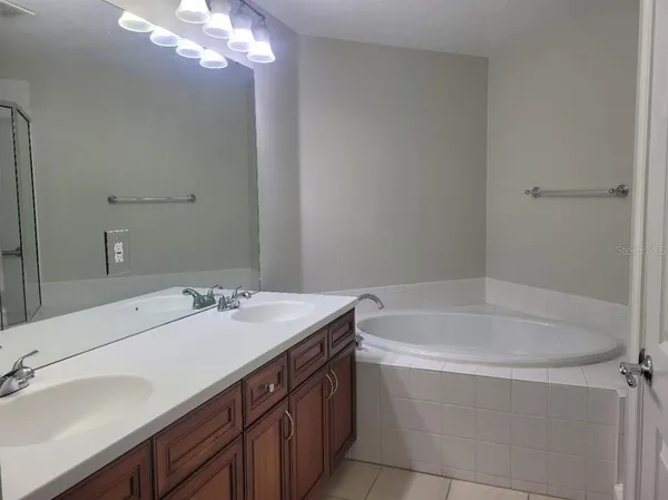 $3,095 | 820 Lantern Way, Unit 101, Clearwater, FL 33765