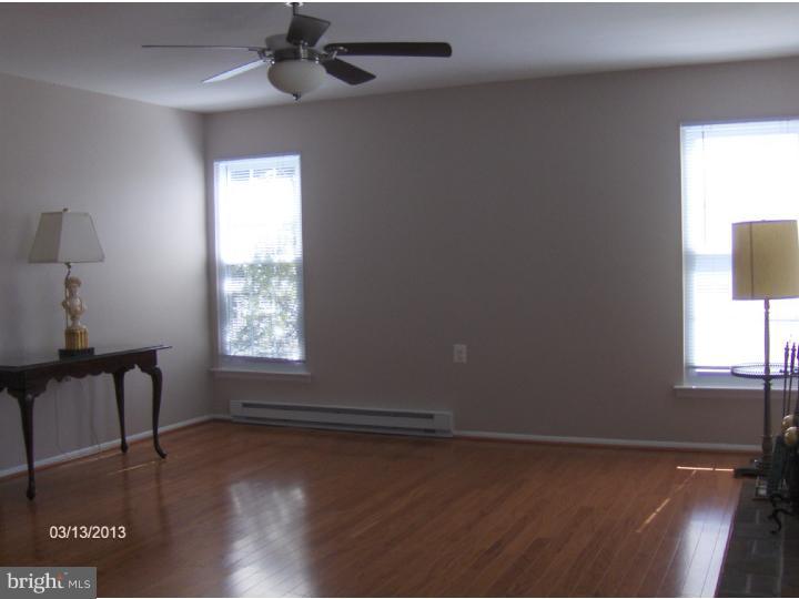 30 Stratford Road Southampton, NJ 08088 - Photo 3 of 22 Living Room