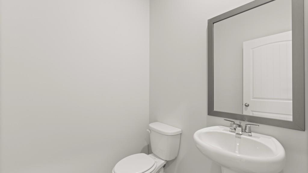 174 Thompson Ridge Lane Dallas, GA 30132 - Photo 16 of 35 a bathroom with a toilet a sink and mirror