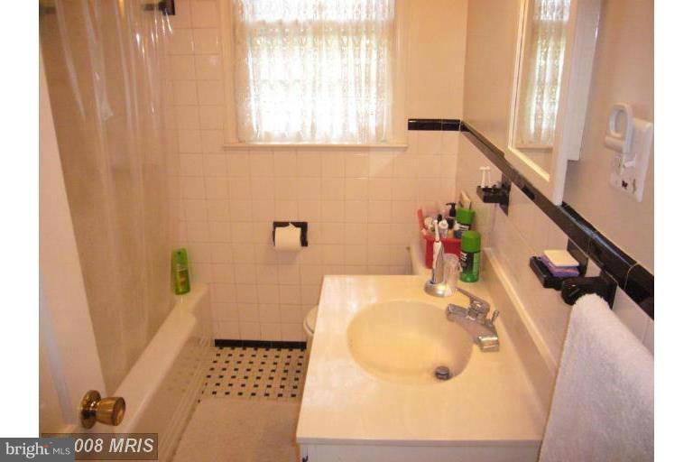 5602 Pollard Road Bethesda, MD 20816 - Photo 21 of 23 Hall Bath