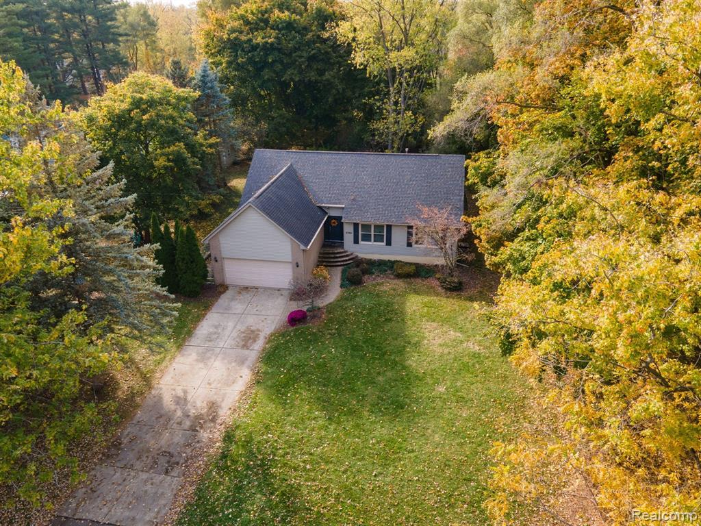 2626 Hickory Lawn Road Rochester Hills, MI 48307 - Photo 2 of 44