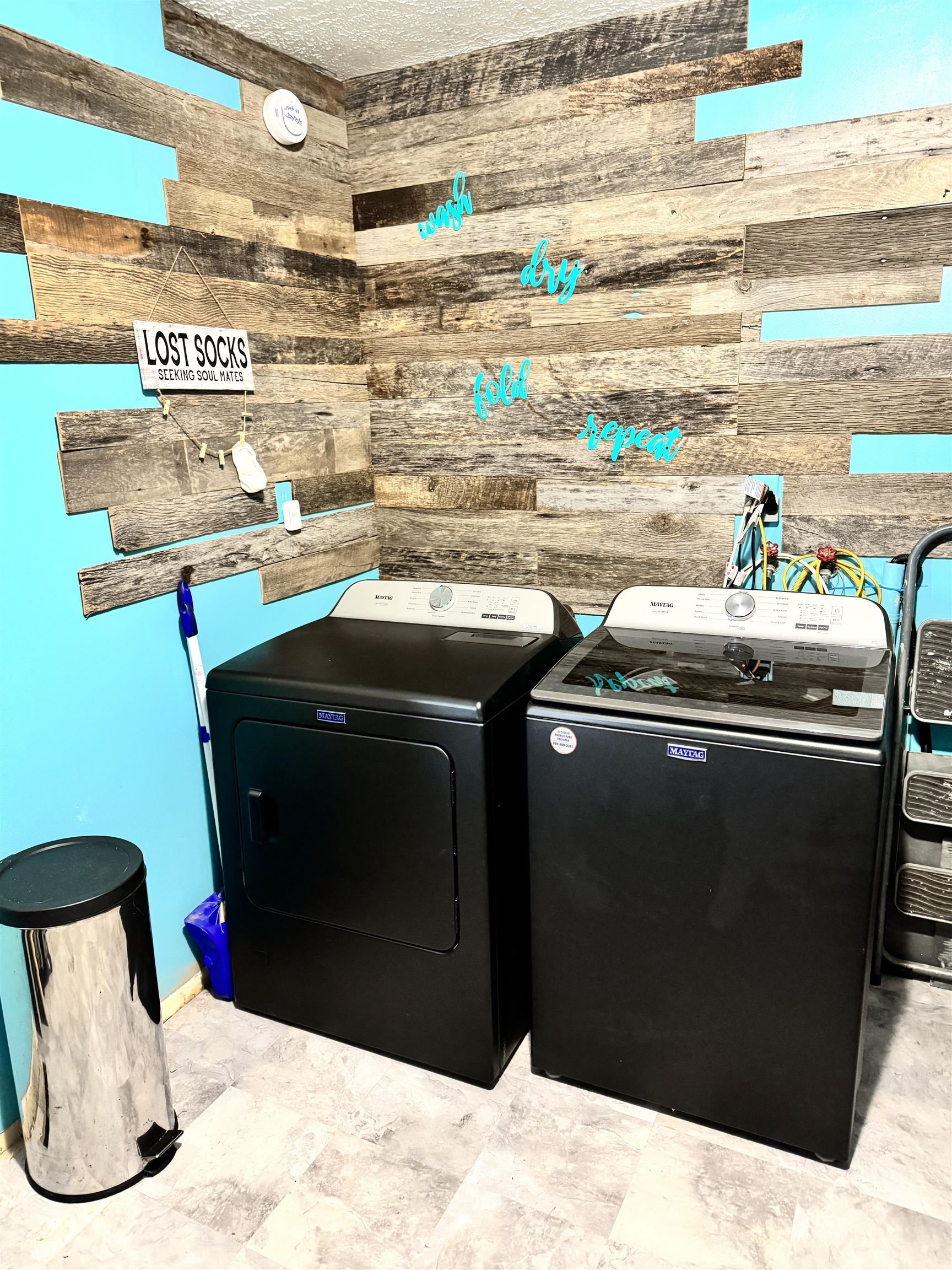 11371 Havenswood Road Roscoe, IL 61073 - Photo 18 of 24 a utility room with washer and dryer