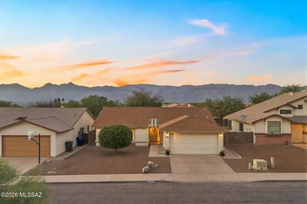 $320,000 | 10209 East Foxmoor Drive, Tucson, AZ 85748