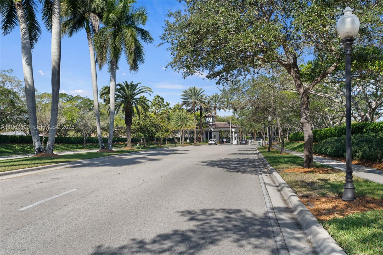 625 Bald Cypress Road Weston, FL 33327 - Photo 3 of 39