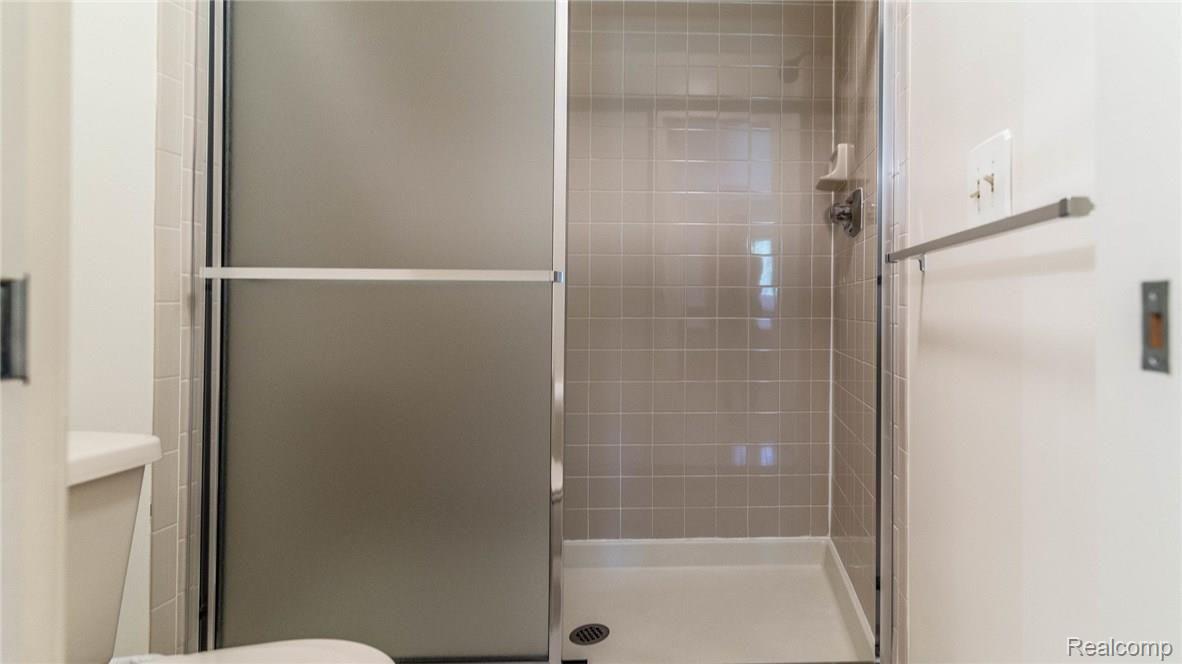 620 Ashley Circle East, Unit 81 Rochester, MI 48307 - Photo 33 of 45 Master Bath with walk-in shower