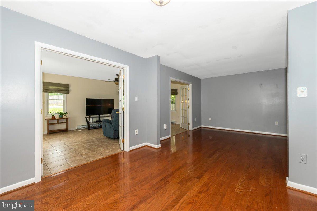 17400 Hughes Road Poolesville, MD 20837 - Photo 13 of 101 Looking into the Sunroom
