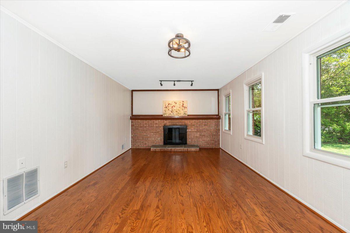 17400 Hughes Road Poolesville, MD 20837 - Photo 50 of 101 a view of an empty room and a window