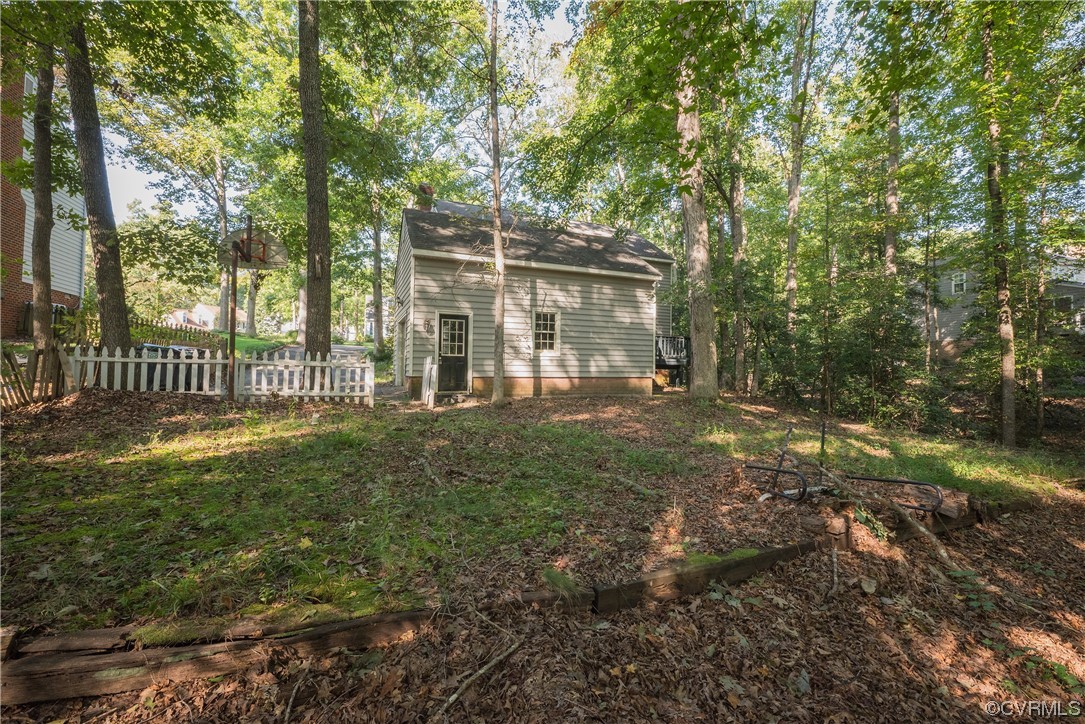 341 Rossmere Drive Midlothian, VA 23114 - Photo 29 of 35 a view of outdoor space and yard