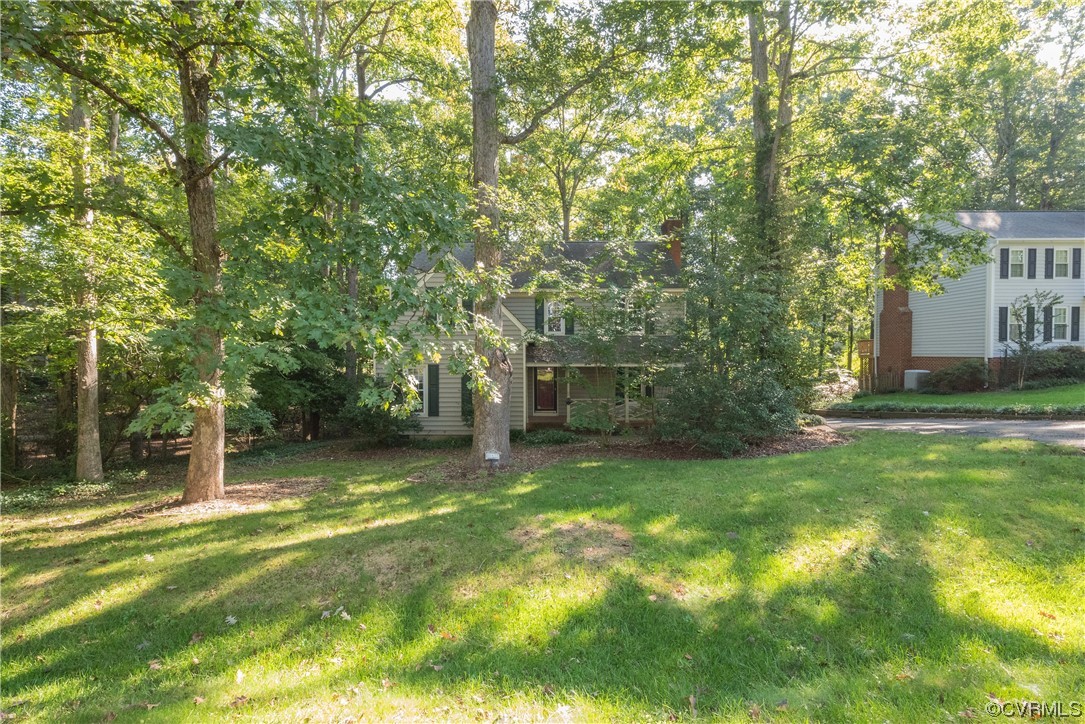341 Rossmere Drive Midlothian, VA 23114 - Photo 35 of 35 a backyard of a house with table and chairs